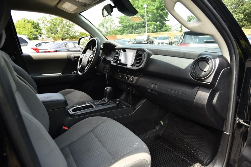 Toyota Tacoma 2WD Vehicle Image 09