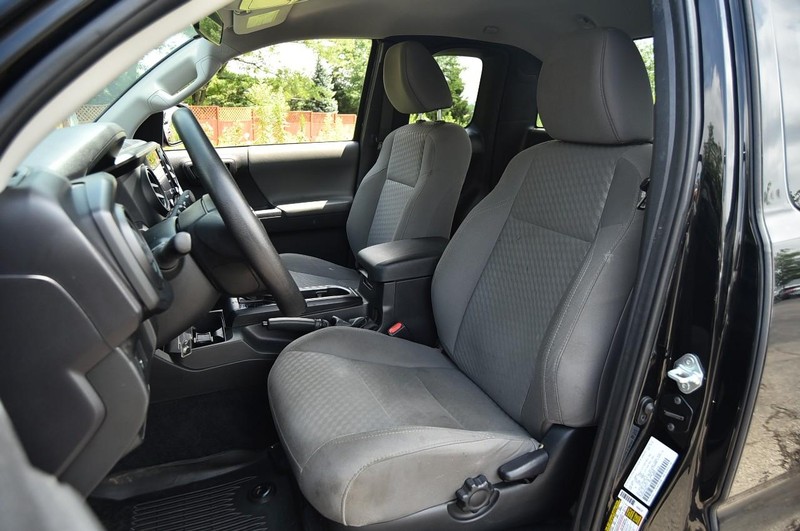 Toyota Tacoma 2WD Vehicle Image 17