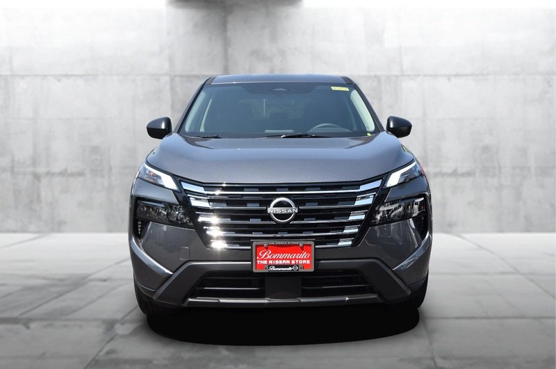 Nissan Rogue Vehicle Image 04