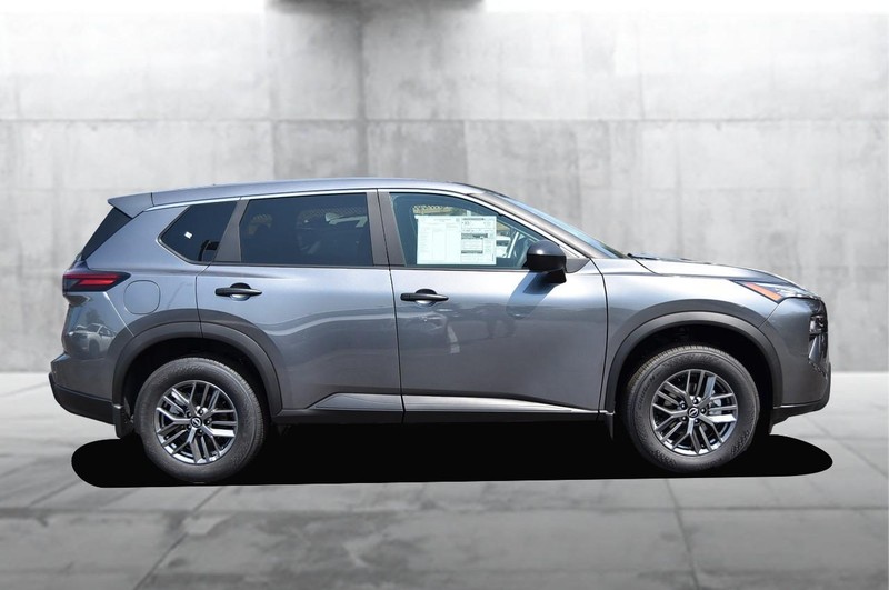 Nissan Rogue Vehicle Image 05