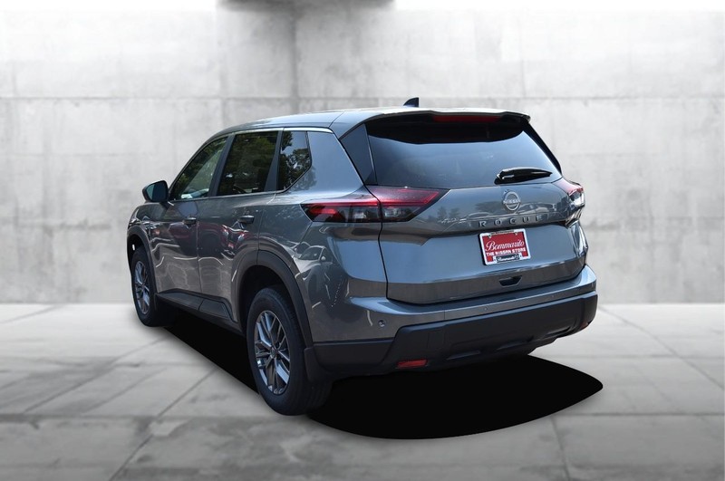 Nissan Rogue Vehicle Image 07