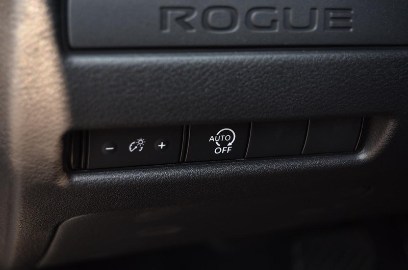 Nissan Rogue Vehicle Image 11