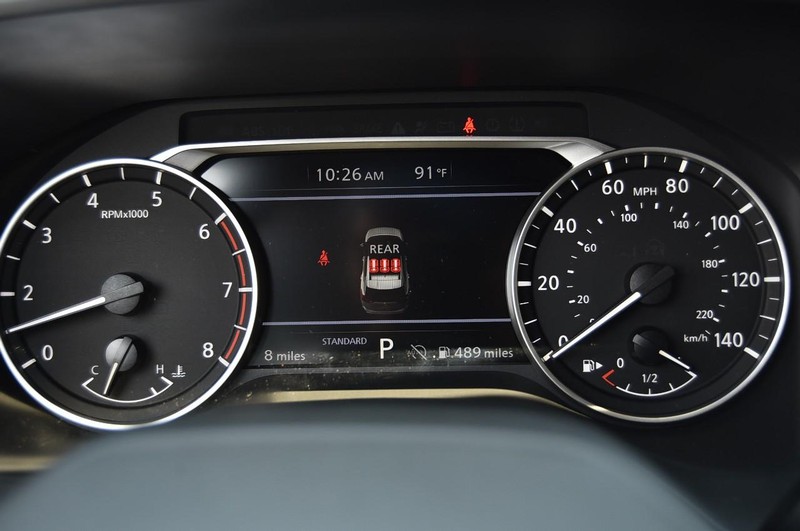 Nissan Rogue Vehicle Image 12