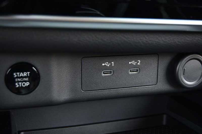 Nissan Rogue Vehicle Image 16