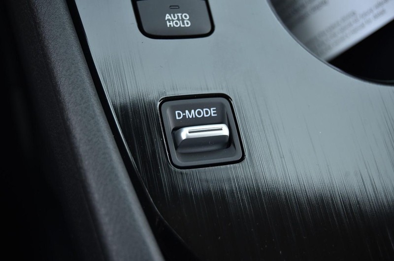 Nissan Rogue Vehicle Image 17