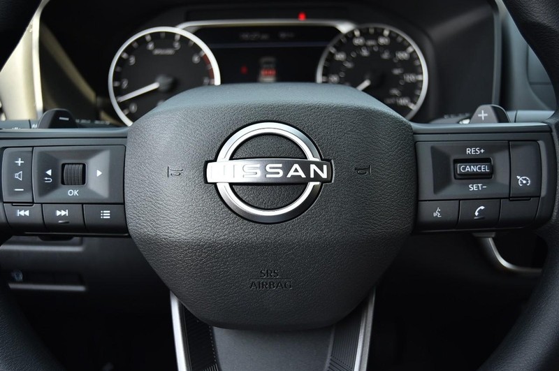 Nissan Rogue Vehicle Image 18