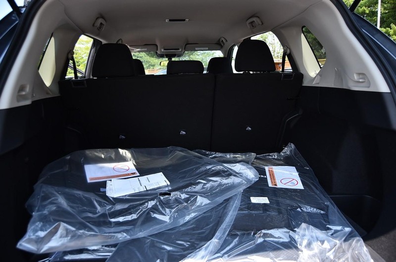 Nissan Rogue Vehicle Image 23