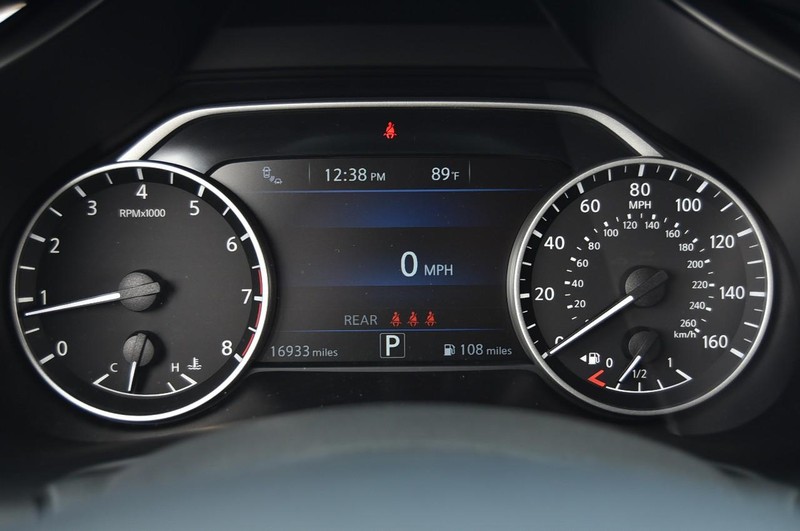 Nissan Murano Vehicle Image 13