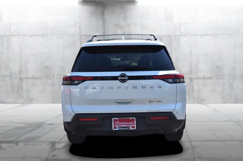 Nissan Pathfinder Vehicle Image 06