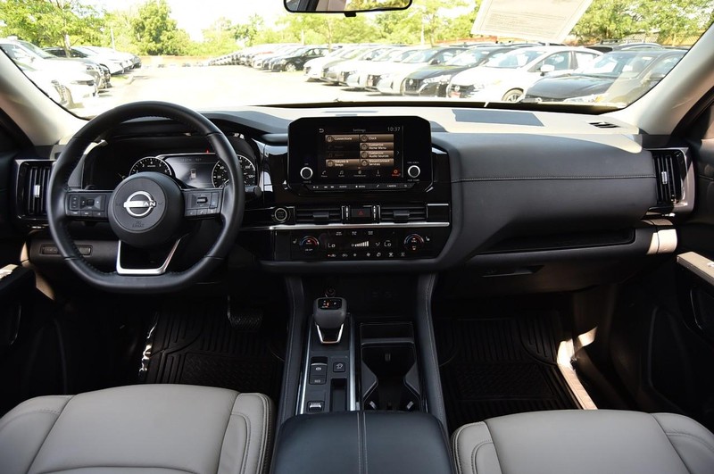 Nissan Pathfinder Vehicle Image 08