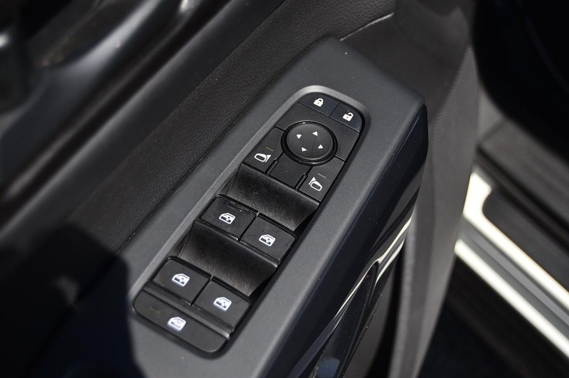 Nissan Pathfinder Vehicle Image 09