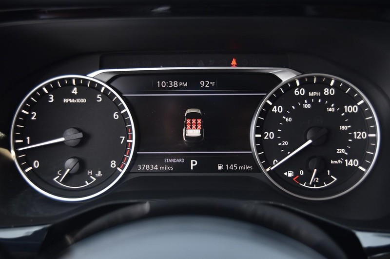 Nissan Pathfinder Vehicle Image 12