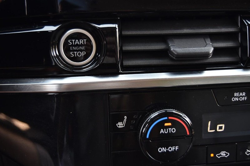 Nissan Pathfinder Vehicle Image 16