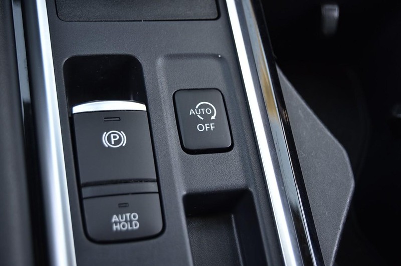 Nissan Pathfinder Vehicle Image 18