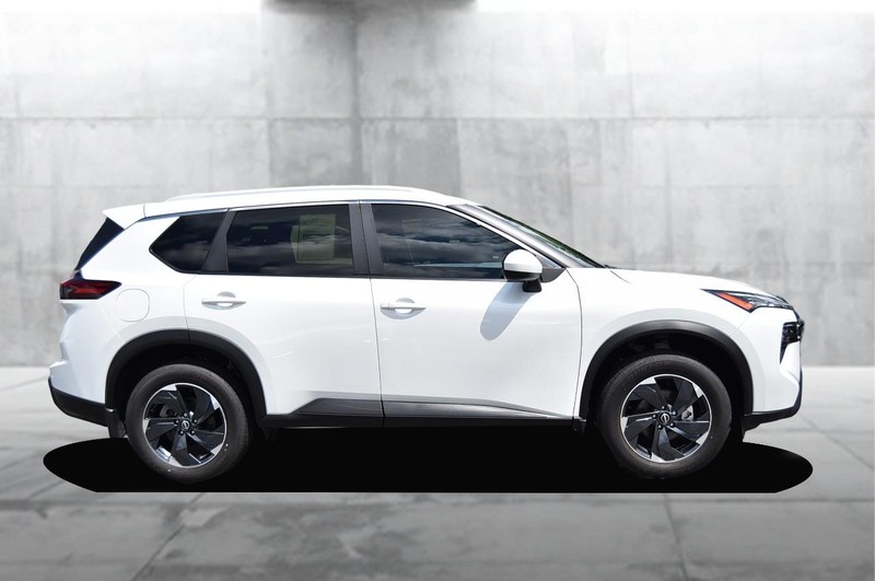 Nissan Rogue Vehicle Image 05
