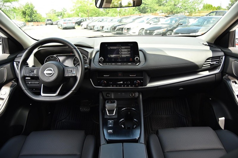 Nissan Rogue Vehicle Image 08
