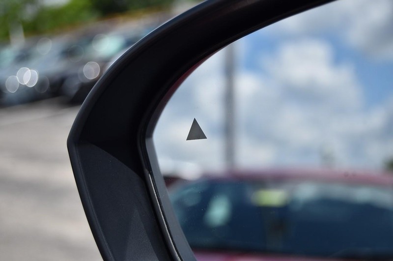 Nissan Rogue Vehicle Image 10