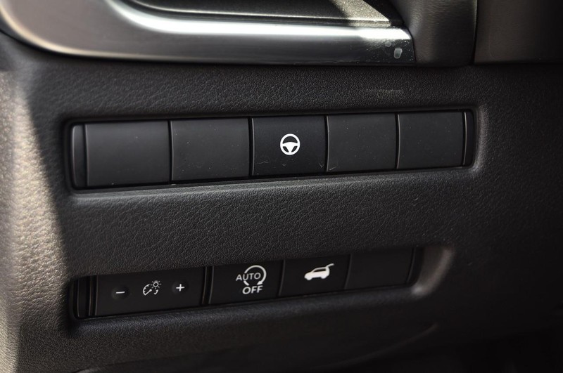 Nissan Rogue Vehicle Image 11