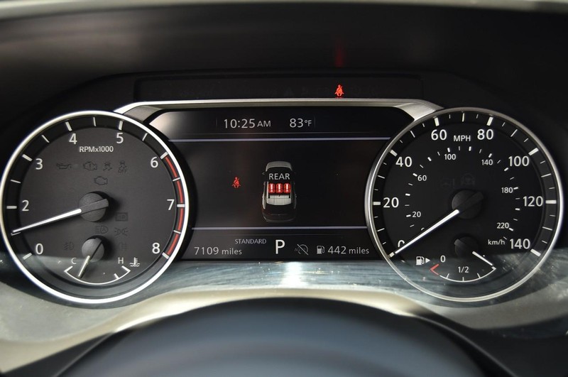 Nissan Rogue Vehicle Image 12