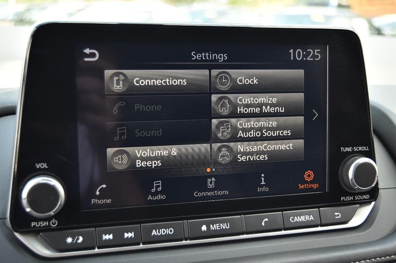 Nissan Rogue Vehicle Image 14