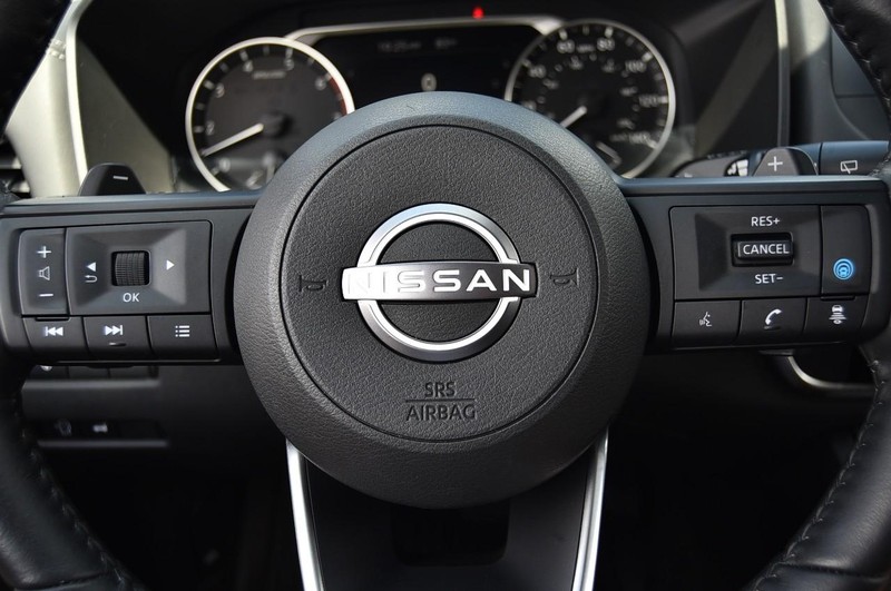 Nissan Rogue Vehicle Image 17