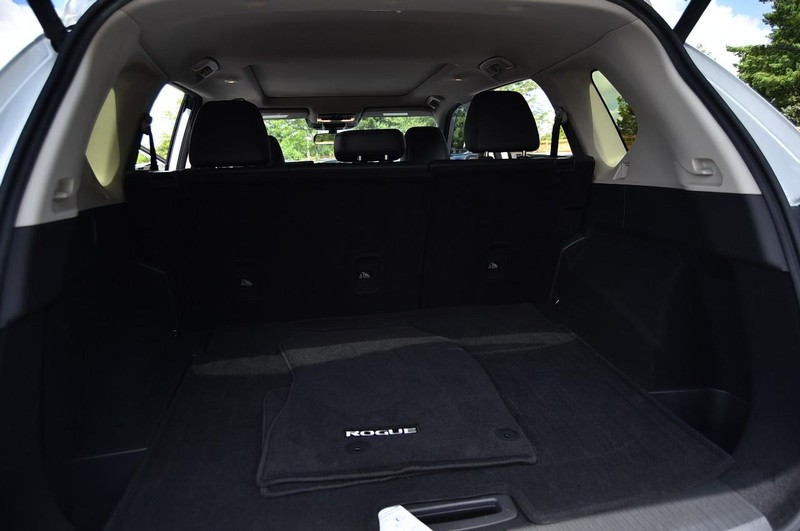 Nissan Rogue Vehicle Image 24