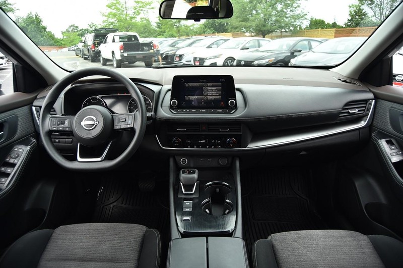 Nissan Rogue Vehicle Image 08
