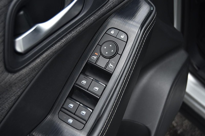 Nissan Rogue Vehicle Image 09