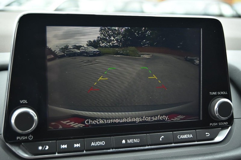 Nissan Rogue Vehicle Image 13