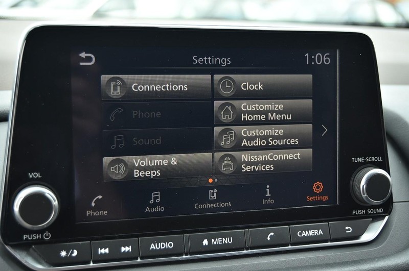 Nissan Rogue Vehicle Image 14