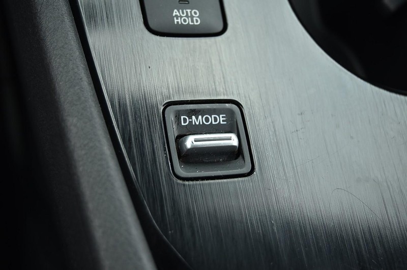 Nissan Rogue Vehicle Image 17