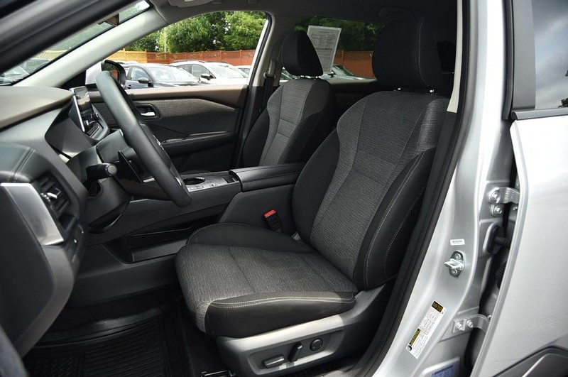 Nissan Rogue Vehicle Image 19