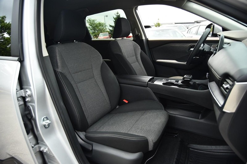 Nissan Rogue Vehicle Image 20