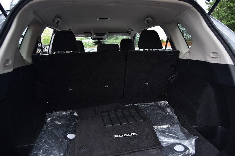 Nissan Rogue Vehicle Image 24