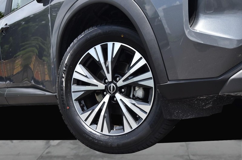 Nissan Rogue Vehicle Image 03