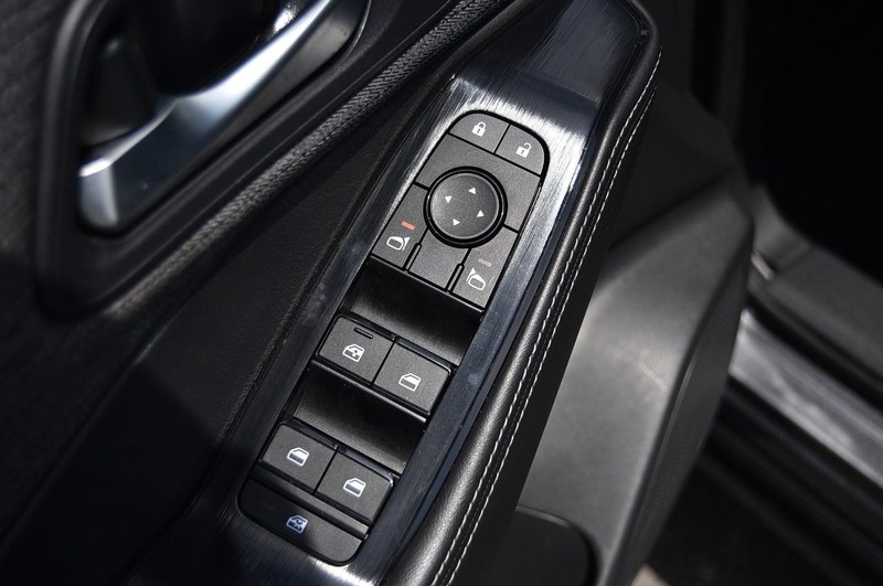 Nissan Rogue Vehicle Image 09