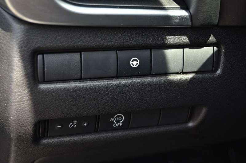 Nissan Rogue Vehicle Image 11