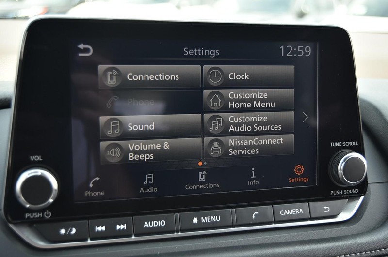 Nissan Rogue Vehicle Image 14