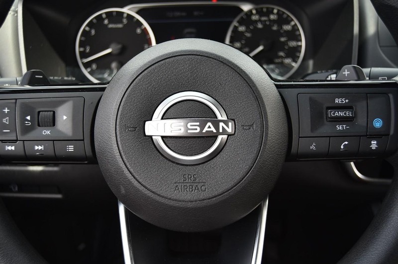 Nissan Rogue Vehicle Image 17