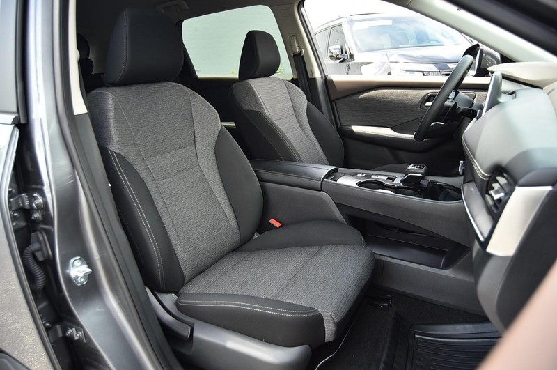 Nissan Rogue Vehicle Image 19