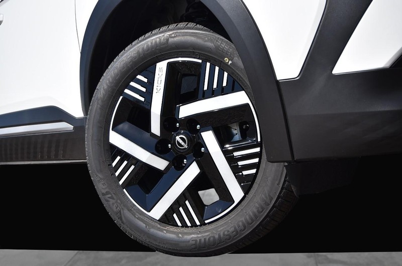 Nissan Kicks Vehicle Image 03