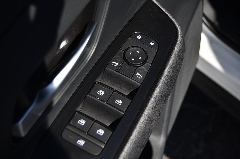 Nissan Kicks Vehicle Image 09