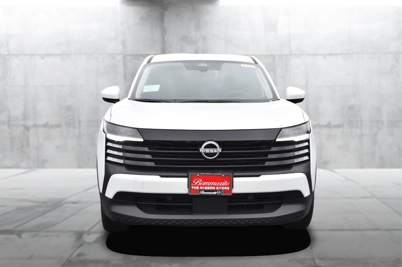 Nissan Kicks Vehicle Full-screen Gallery Image 4