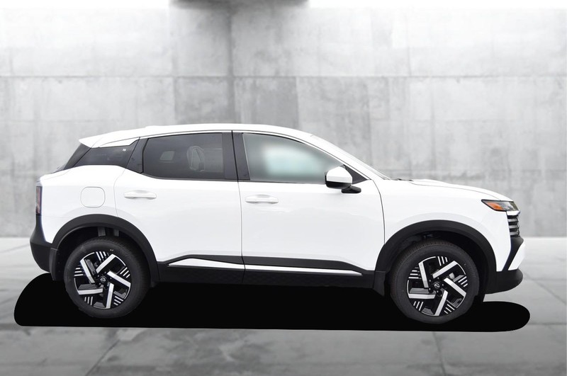 Nissan Kicks Vehicle Full-screen Gallery Image 5