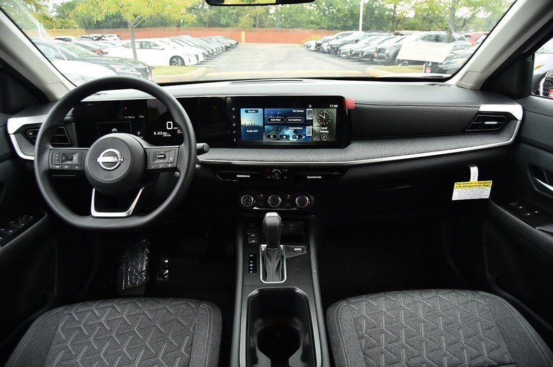 Nissan Kicks Vehicle Full-screen Gallery Image 8