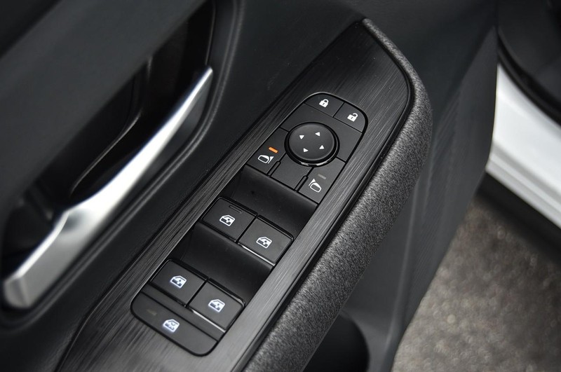 Nissan Kicks Vehicle Full-screen Gallery Image 9