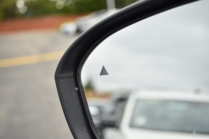 Nissan Kicks Vehicle Full-screen Gallery Image 10