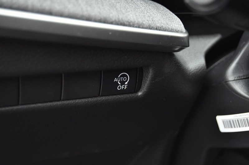 Nissan Kicks Vehicle Full-screen Gallery Image 11