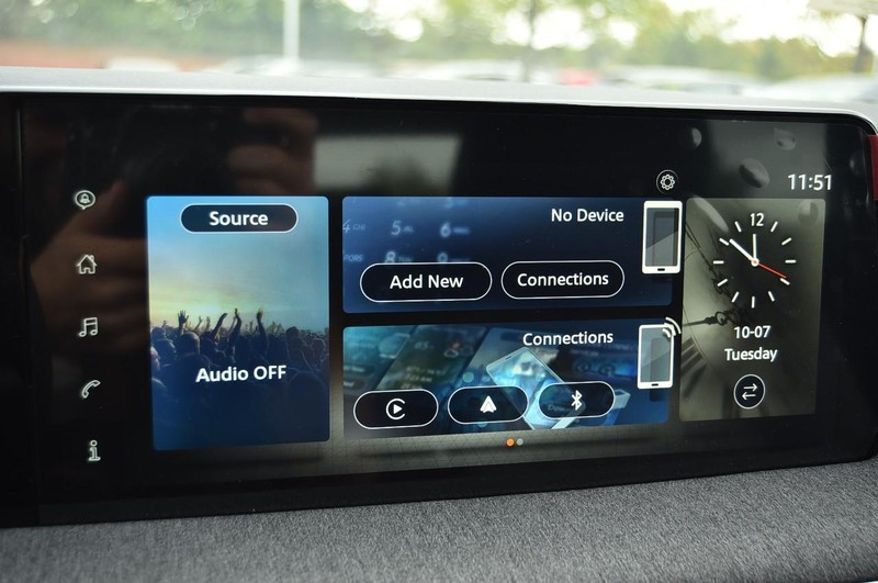 Nissan Kicks Vehicle Full-screen Gallery Image 14