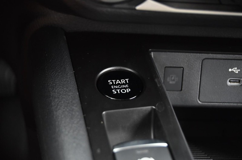 Nissan Kicks Vehicle Full-screen Gallery Image 18